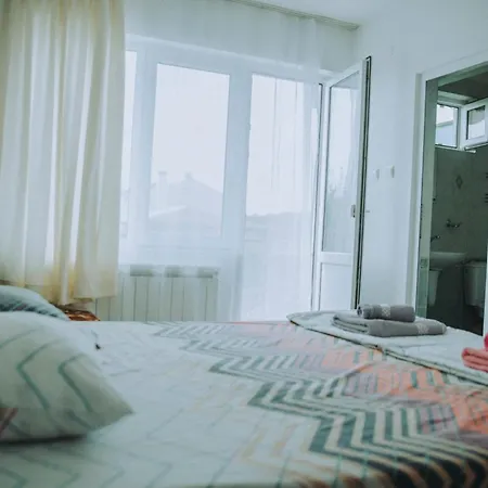 лора * Синеморец