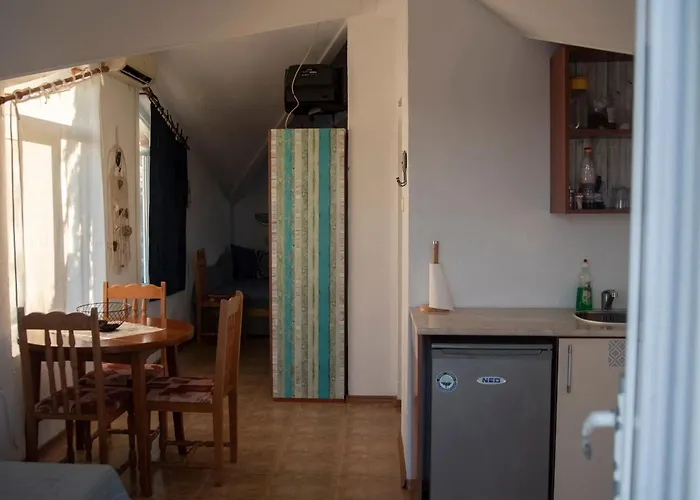 лора Vendégház