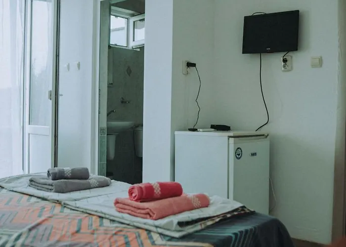 лора Πανσιόν